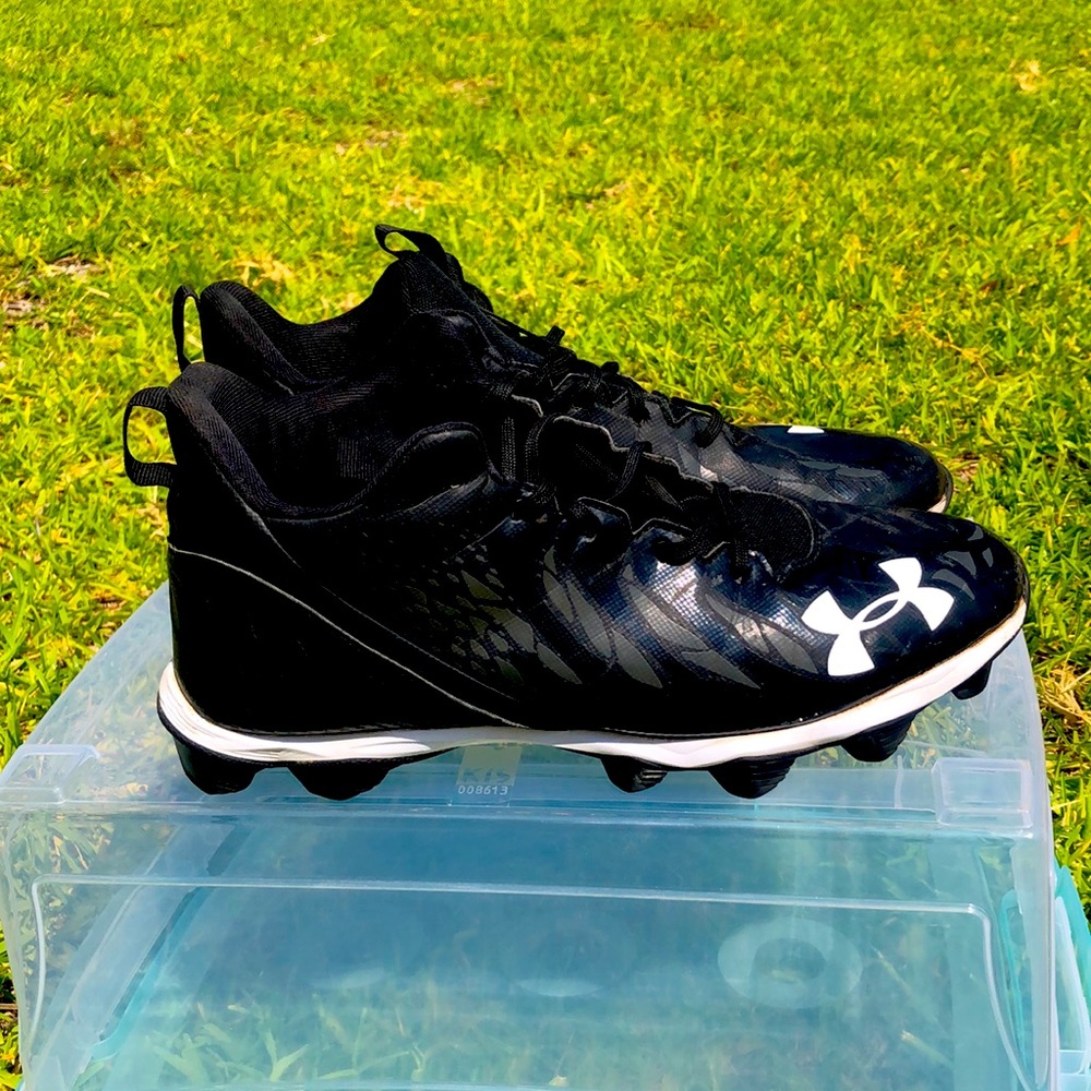 Under Armour Men’s football cletes